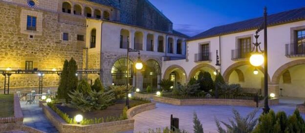 parador-plasencia-kN9D-U501180400582MT-624x385@El Correo