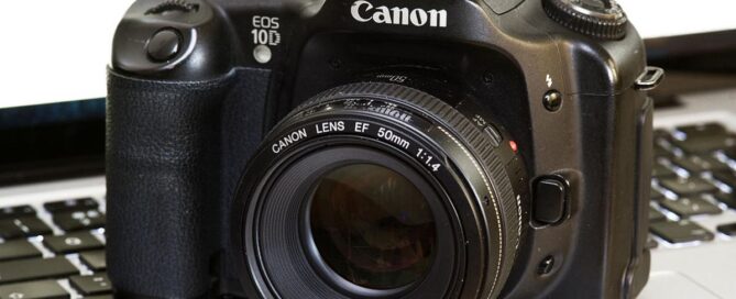 Canon_EOS_10D_with_lens