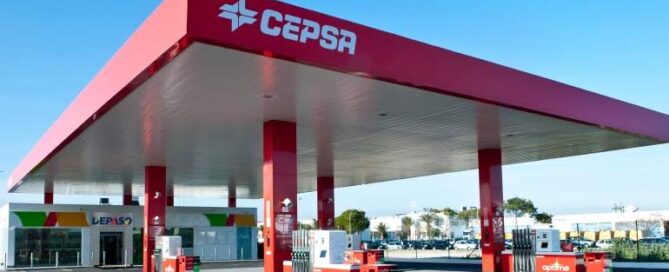 cepsa-gasolinera-cielo