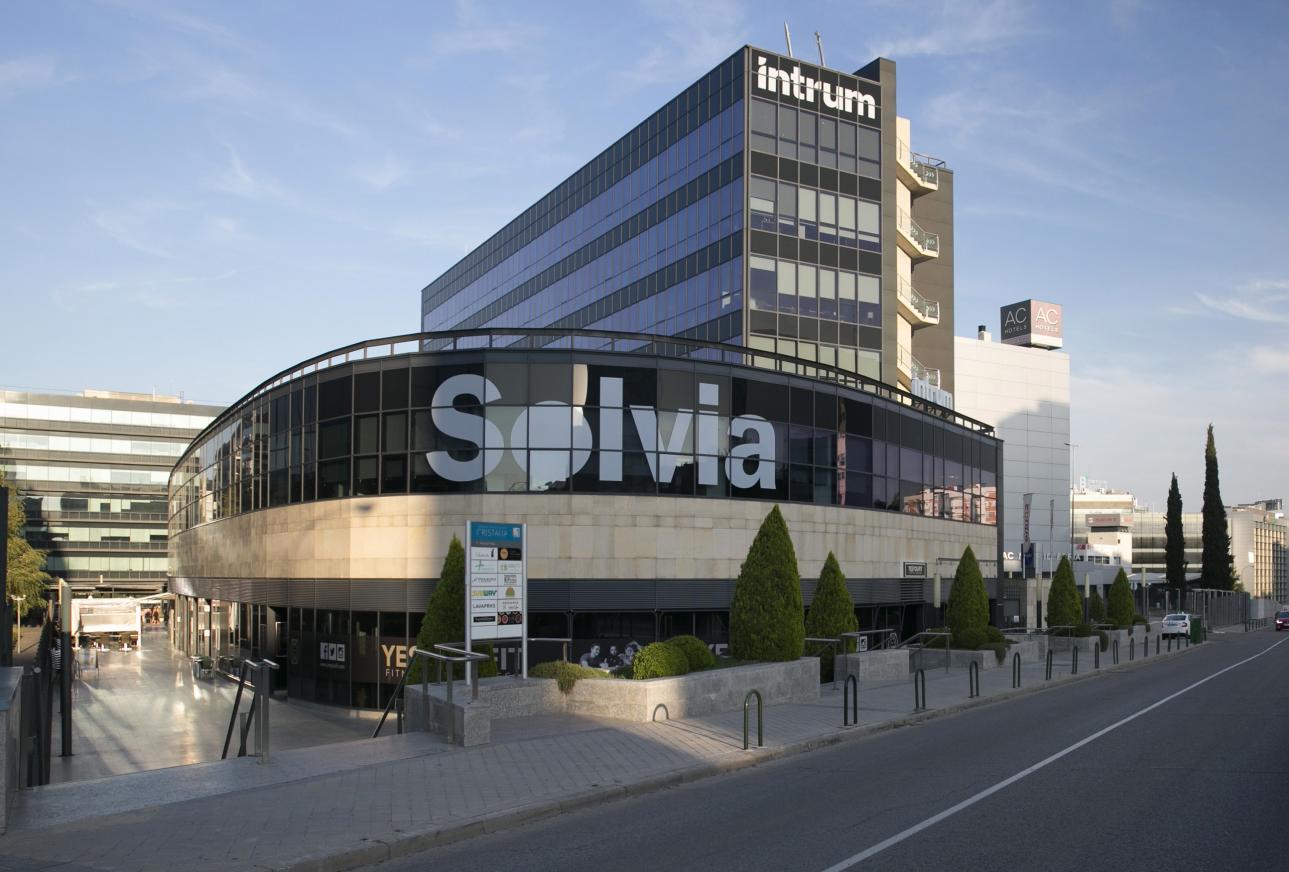 Intrum completa la adquisición de Solvia a Banco Sabadell dbgdfng
