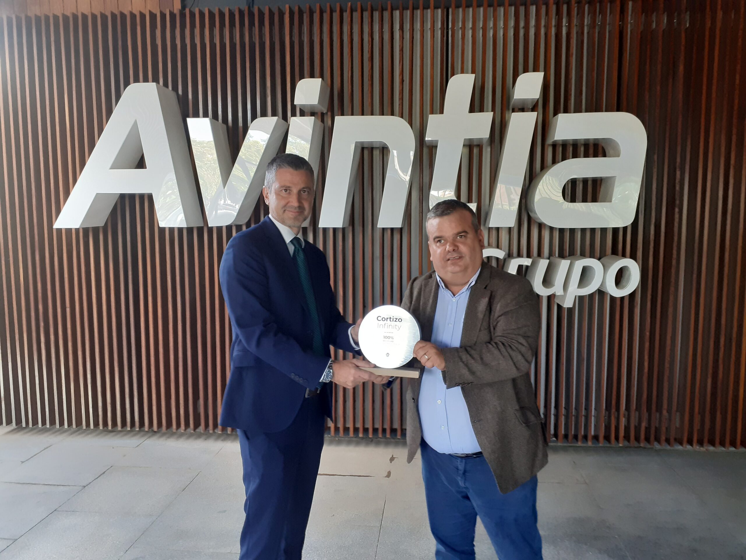 Firma acuerdo Cortizo y Avintia Construcción